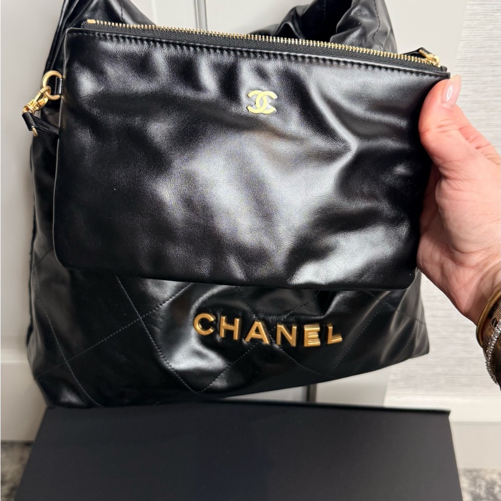 Authentic Chanel 22 Medium Hobo Bag all original paperwork included - Picture 3 of 9